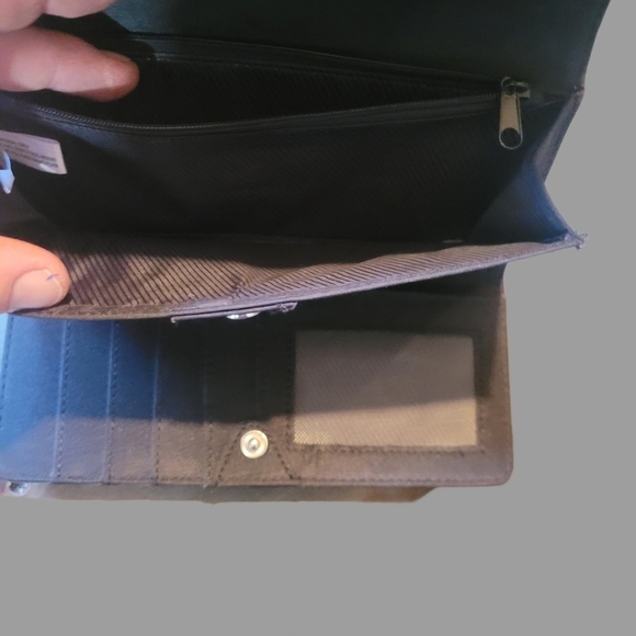 Tahari Pale Grey Wallet - Picture 3 of 6